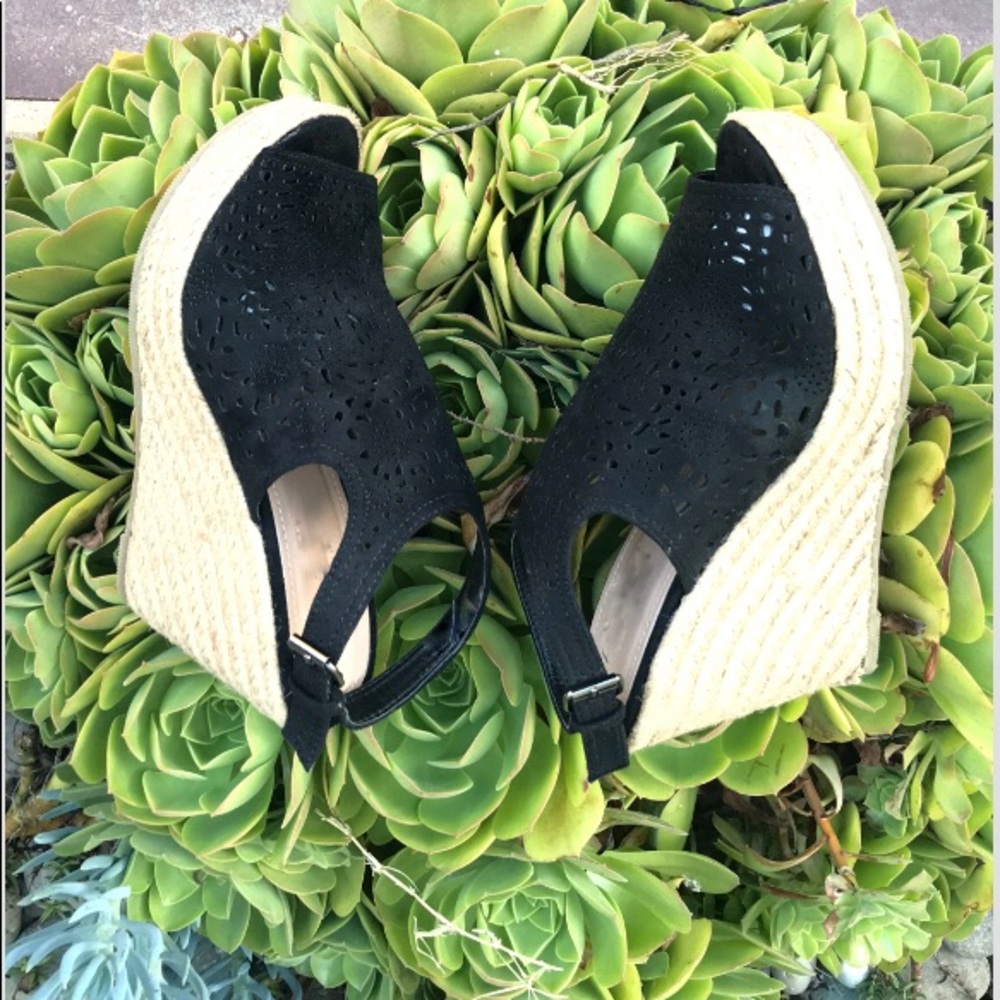 New black wedges - Picture 3 of 5